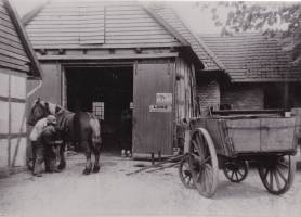 Alfred Altmann als Hufschmied