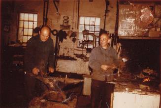Herbert Korte und Alfred Altmann in der Schmiede Herbert Korte und Alfred Altmann in der Schmiede